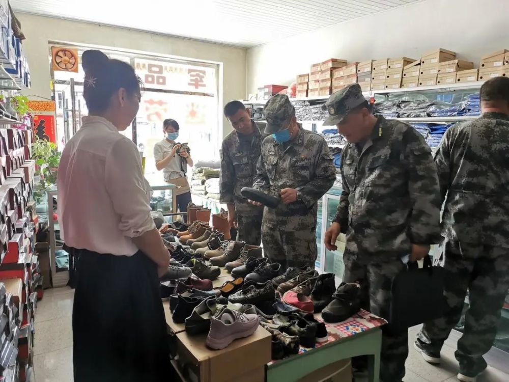 金塔縣軍地聯(lián)合開展“守護(hù)戎裝”專項(xiàng)行動(dòng) 規(guī)范日用品銷售市場秩序